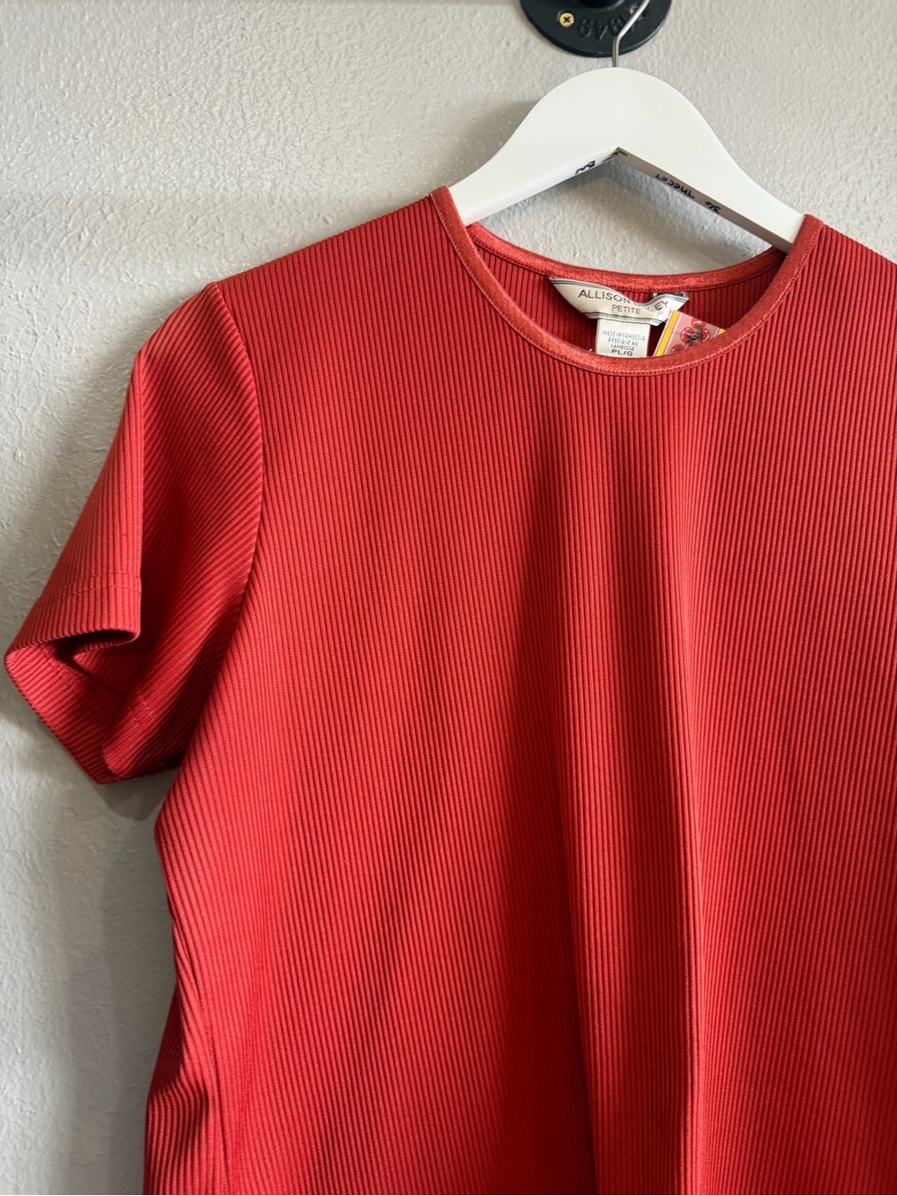 Allison Daley Coral-Red Short Sleeve Ribbed Tee - Picture 2 of 3